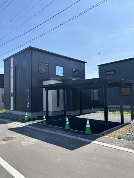千歳市Ｙ様邸『広々リビングと開放感のある階段周りに吹き抜けのあるお家』