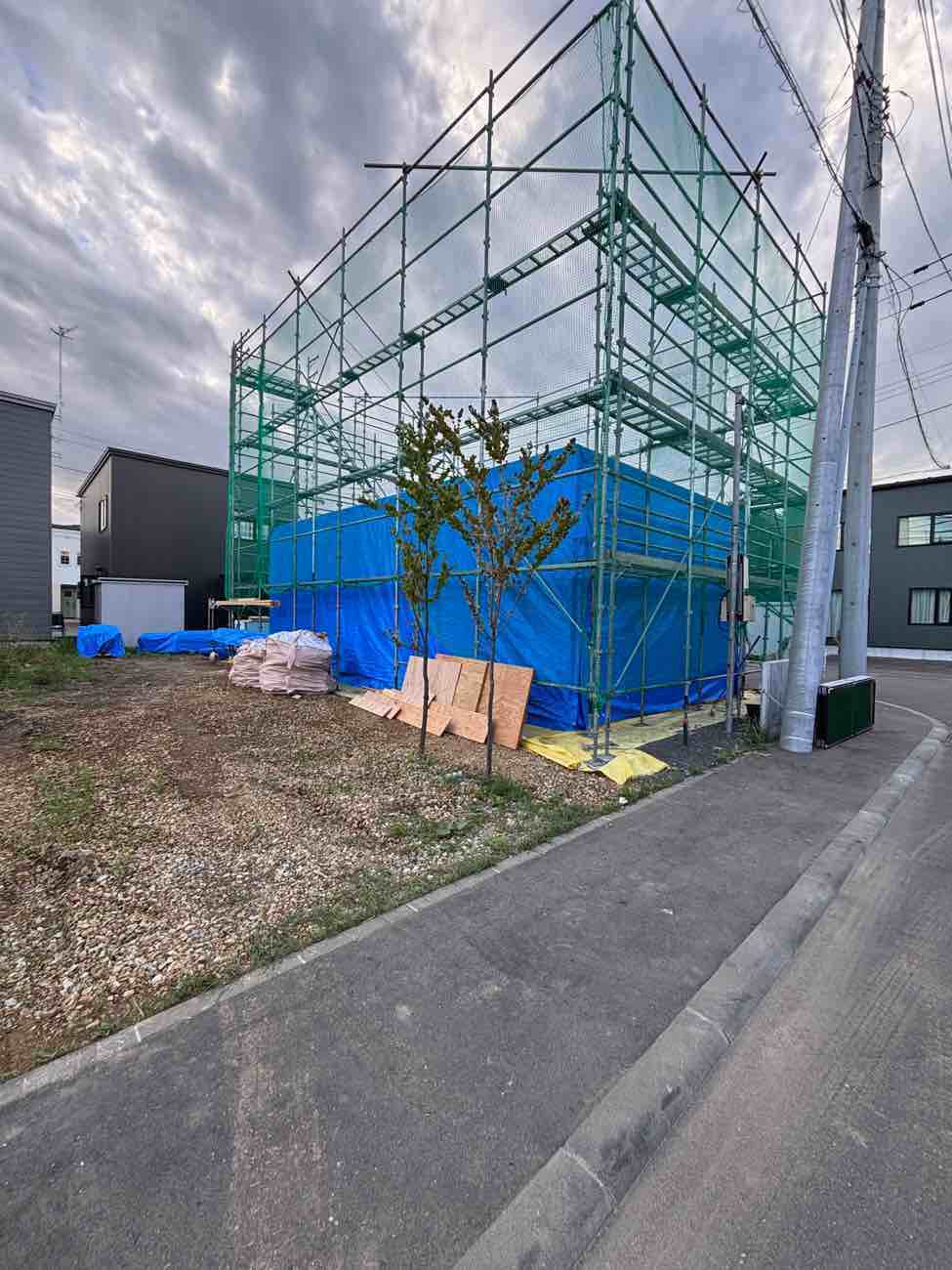 大工さん工事中①