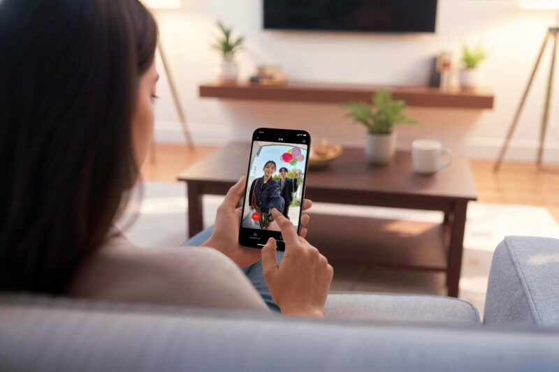 防犯ドアホンringのスマホ使用例